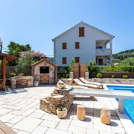 Solta Stone House * Stomorska