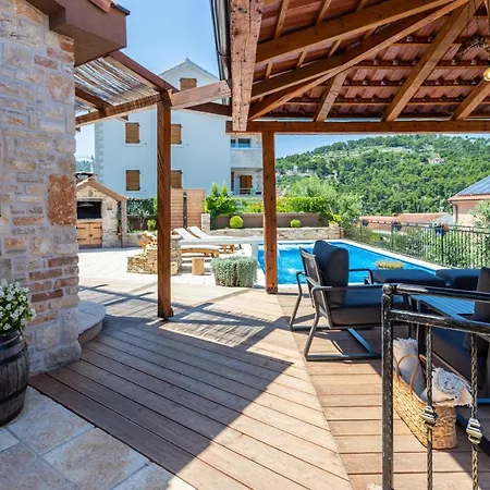 Solta Stone House * Stomorska