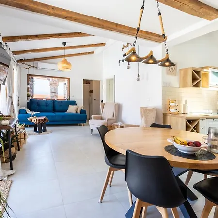 Solta Stone House * 스토모르스카