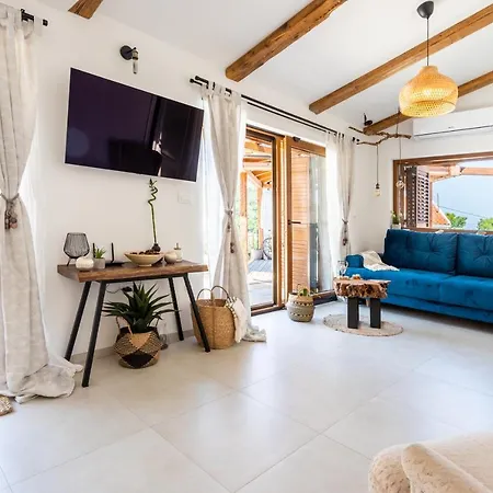 Solta Stone House * 스토모르스카