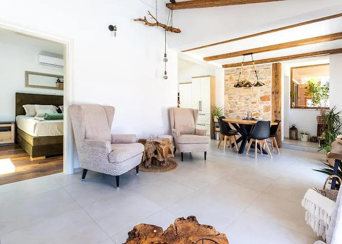Solta Stone House וילה