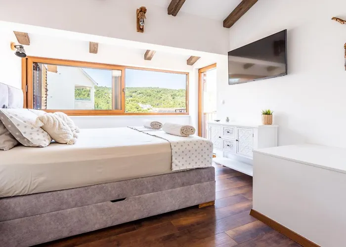 Solta Stone House וילה *