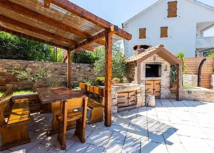 Solta Stone House וילה *