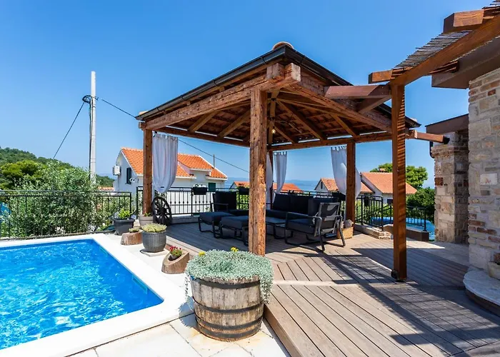 Solta Stone House וילה *